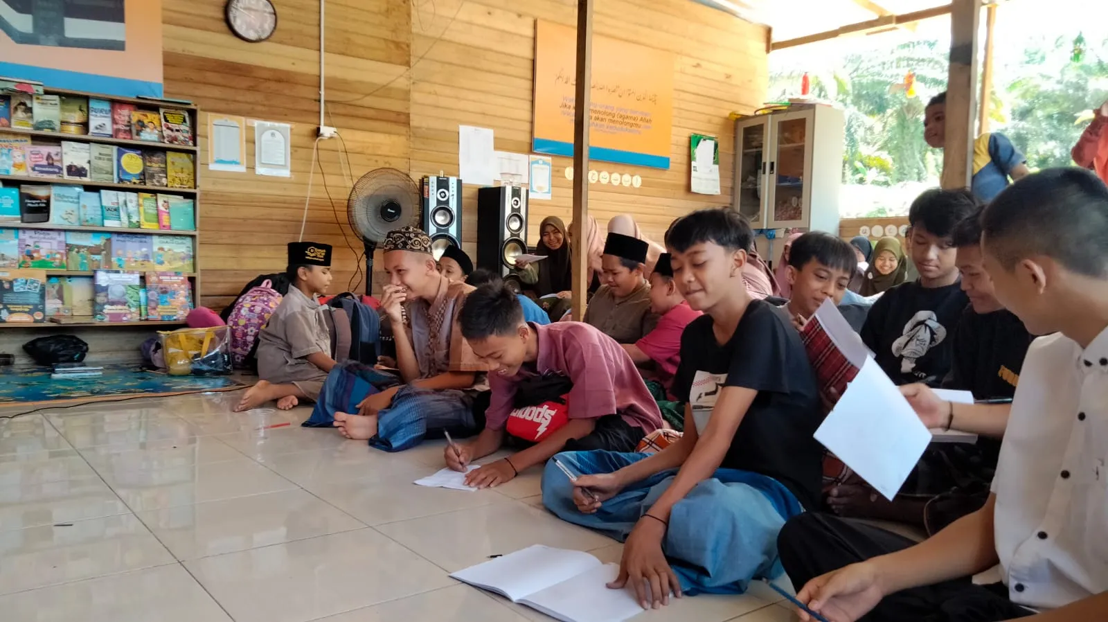 Puluhan Pelajar Ikuti Camping Quran di Musholla Madani